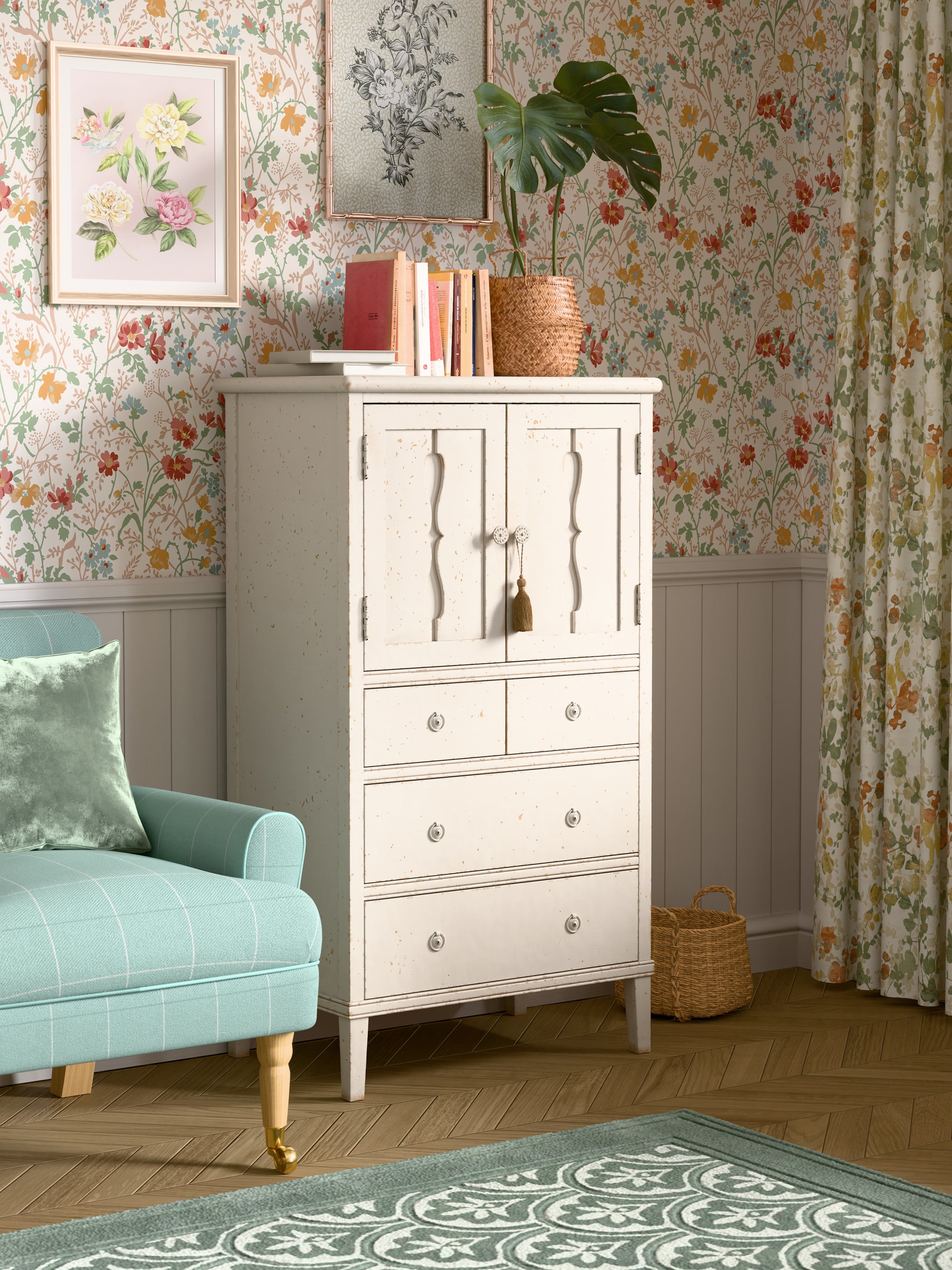 Antique White Annaside 2 Door 4 Drawer Chest